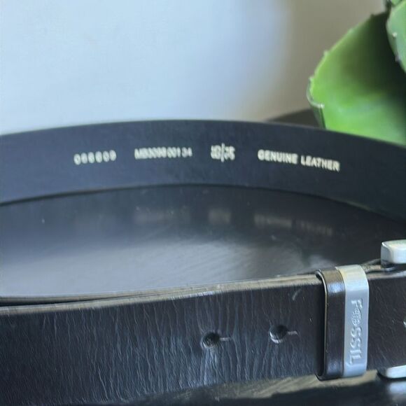 Fossil Black Genuine Leather Belt, Silver Buckle, Classic Timeless Style - Picture 2 of 5